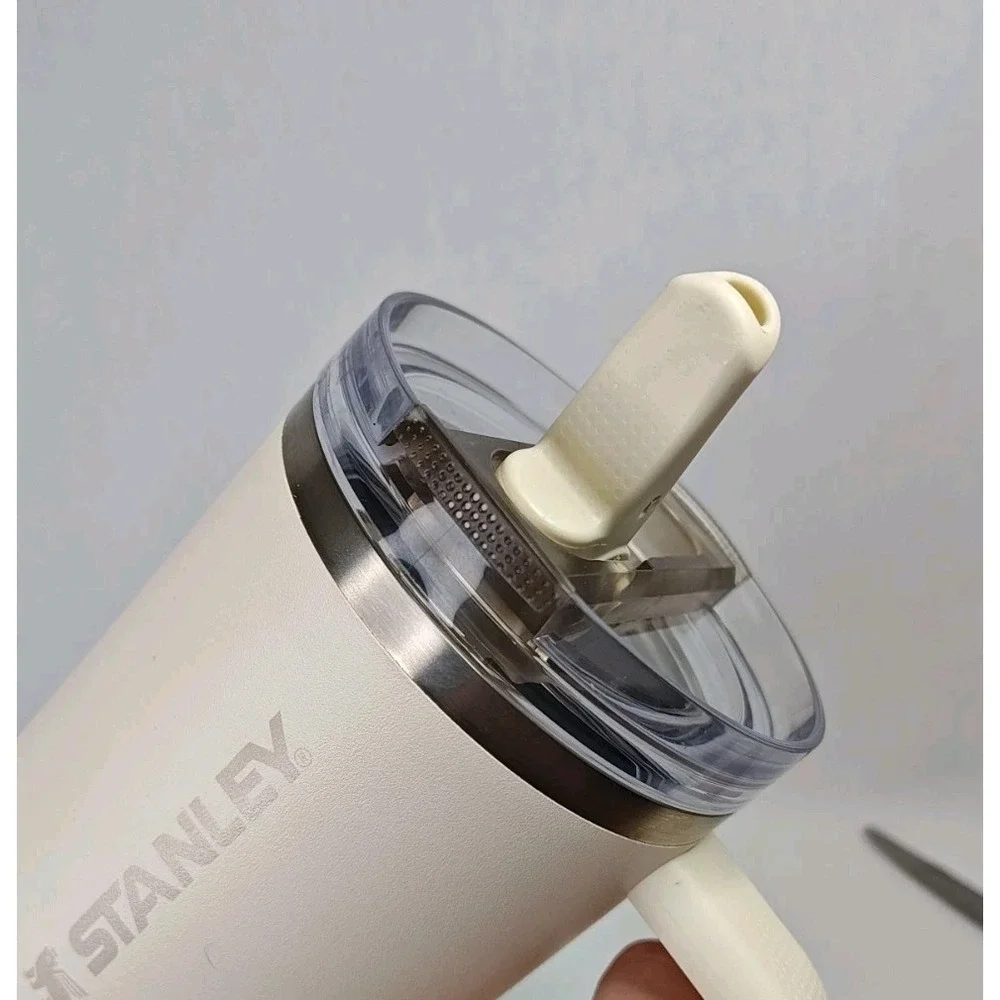 New STANLEY Quencher ProTour H2.0 Tumbler with Handle and Straw 40 oz Cream - Picture 7 of 9